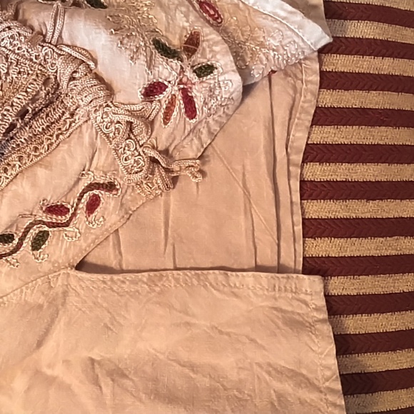 Women's gently used Shoreline embroidered top size medium - Picture 6 of 6